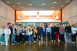 俄罗斯青少年代表团走进四川广播电视台开展沉浸式研学交流